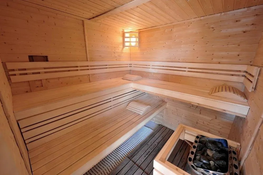 Ker Gana Sauna, Jacuzzi, Poele A Bois Plourin