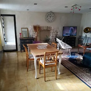  Hébergement de vacances Petite Maison De Bourg